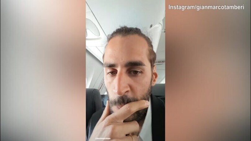 Ha sonno ma poi... canta! Tamberi si scatena in viaggio