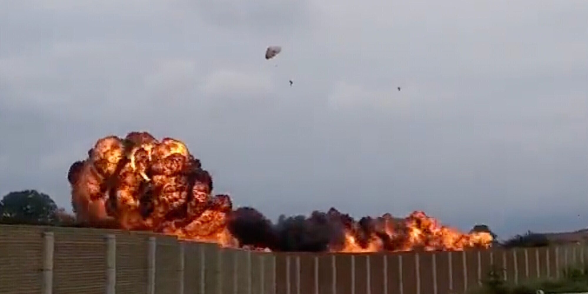 Frecce Tricolori, tragedia a Torino: aereo si schianta, morta una bimba