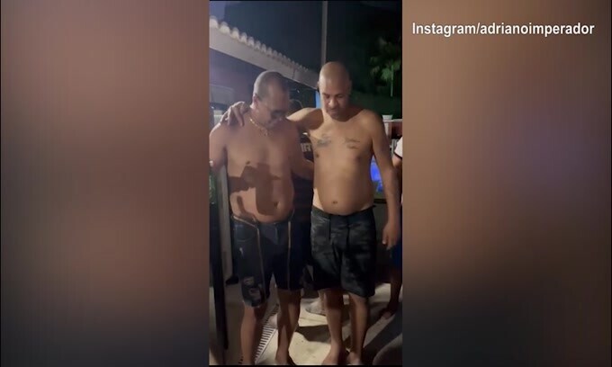 La danza della 'panza': Adriano l'Imperatore dà spettacolo