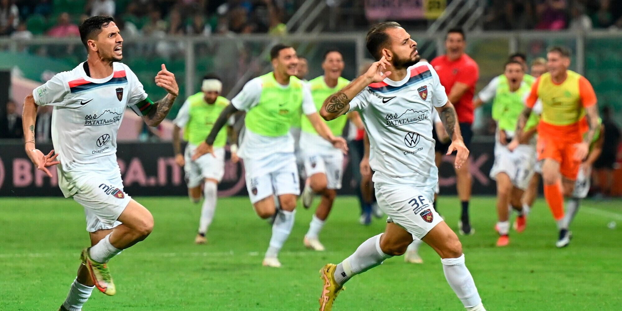 Il Cosenza passa a Palermo: magia di Canotto al 91', primo ko per Corini