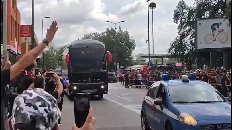Milan-Verona: i rossoneri arrivano allo stadio