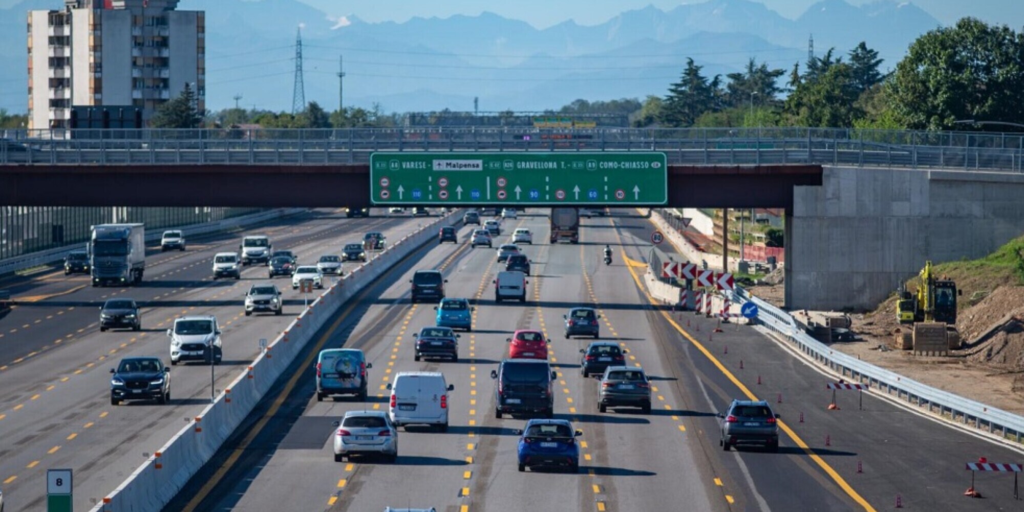 Autolaghi A8, la prima autostrada a cinque corsie d'Italia
