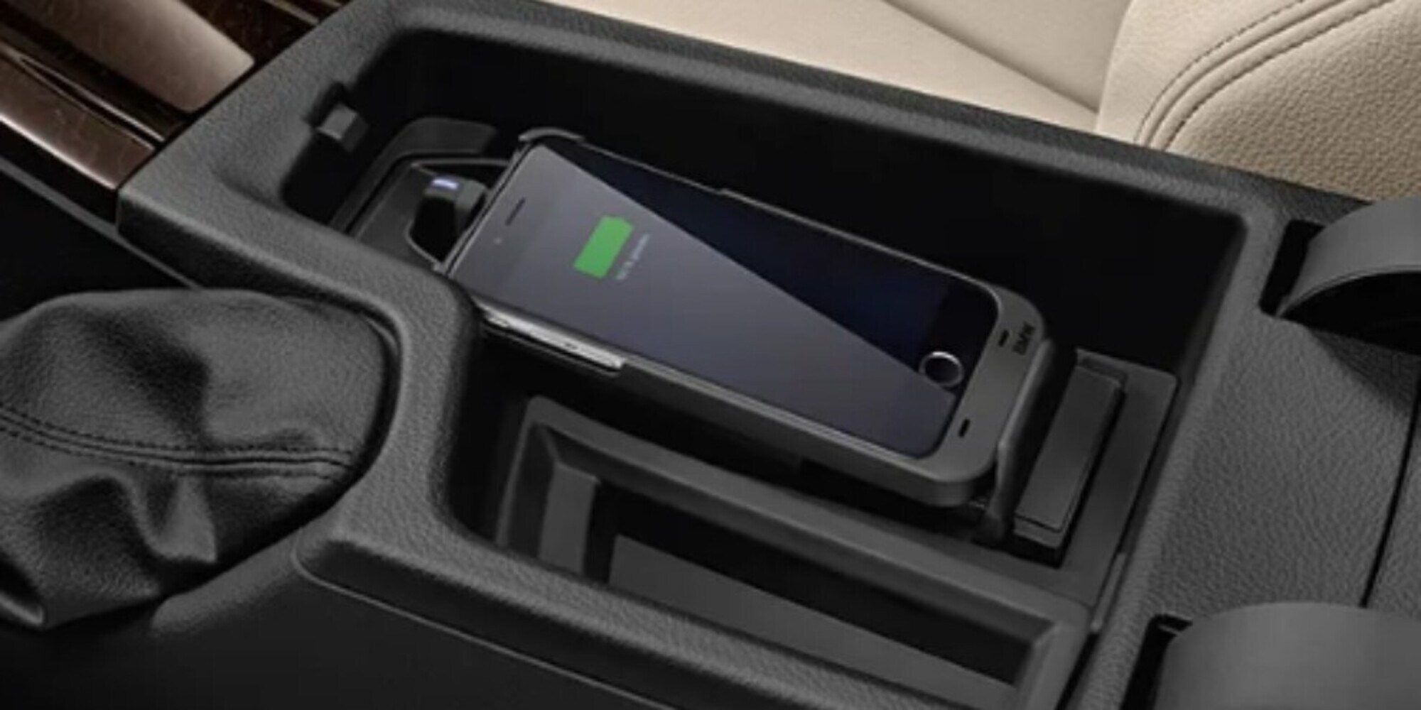 Attenzione alla ricarica wireless BMW: l'iPhone 15 diventa bollente!