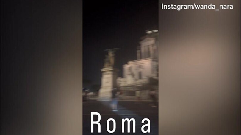 Wanda Nara esulta da Roma per il gol di Icardi al Manchester United