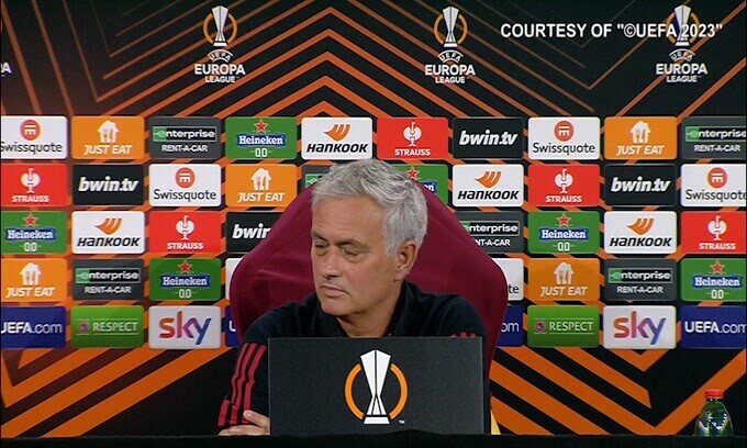 Domanda per Mourinho sul Servette, lui sfoggia un perfetto francese