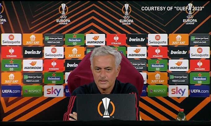 Mourinho: "Lasciatemi fare un po' lo scemo: Bove due anni fa giocava..."