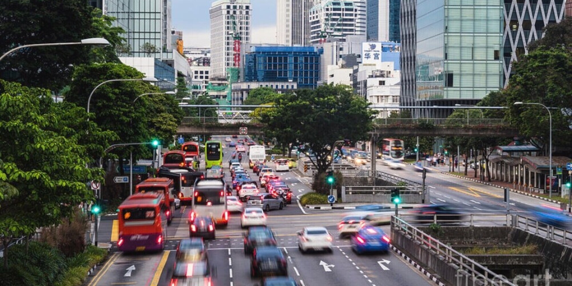 Per avere un'auto a Singapore devi essere ricchissimo: ecco perchè