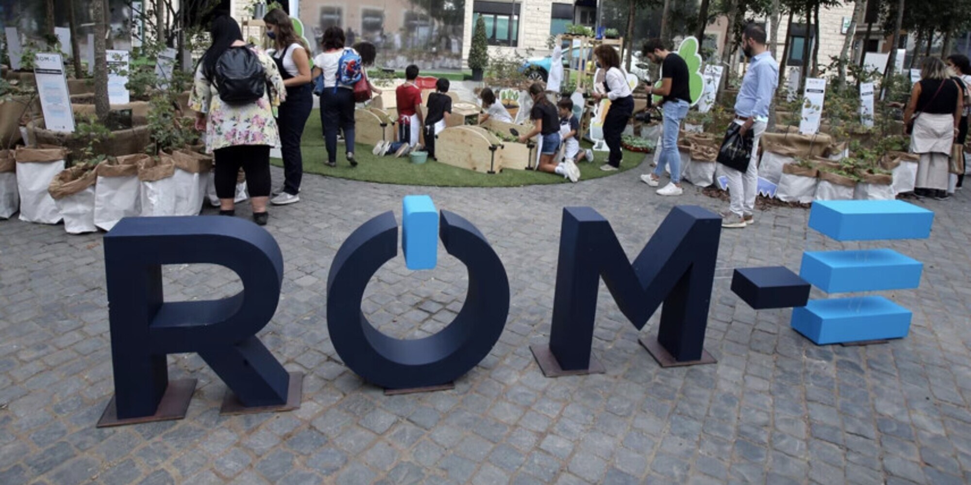 Rom-E, la mobilità sostenibile: i test drive