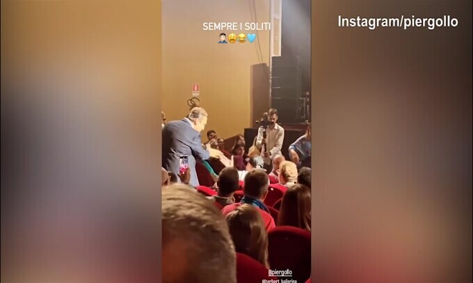 Napoli, Gollini presente allo spettacolo di Pio e Amedeo