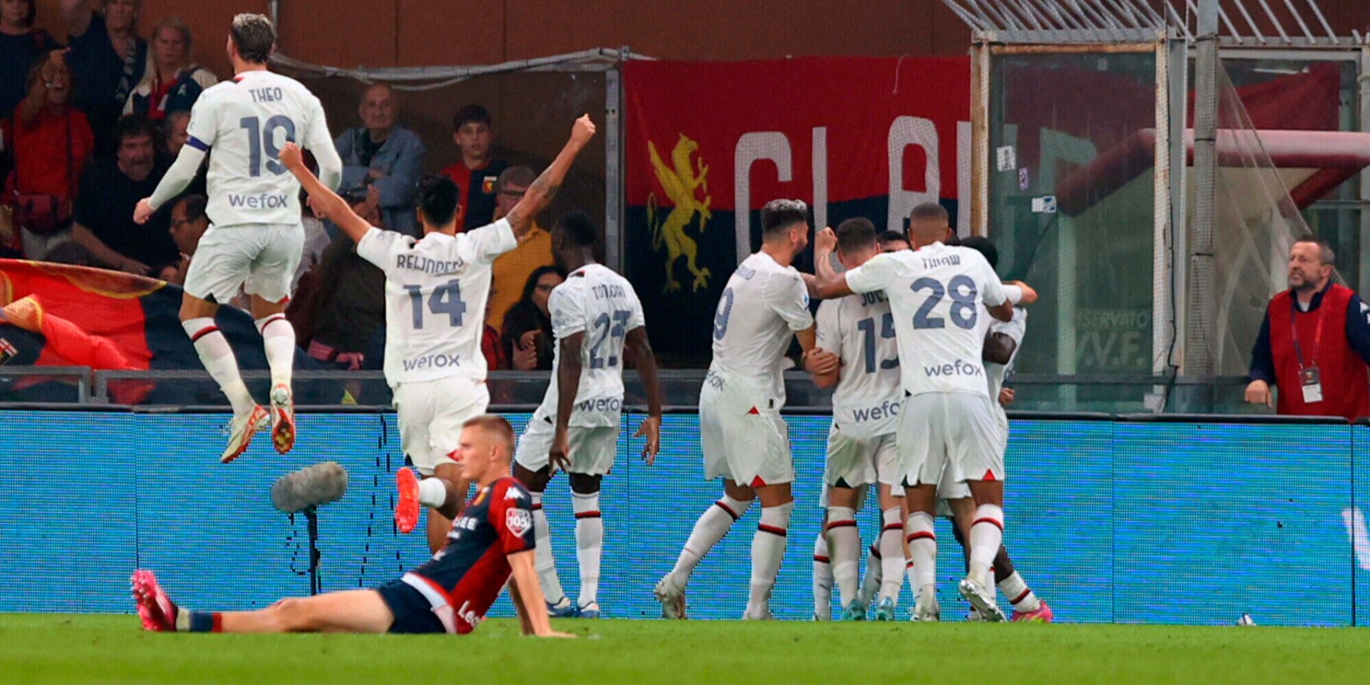 Giroud portiere e Pulisic gol: Genoa ko e Milan primo. Scavalcata l'Inter!