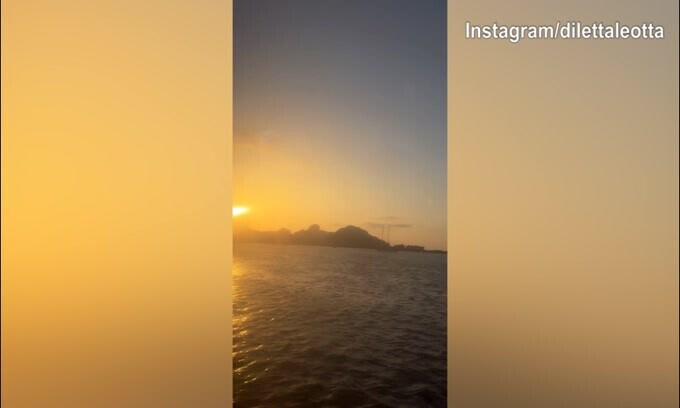 Sicilia, Diletta Leotta riprende un tramonto spettacolare