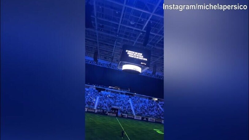 Together Black and White Show: Michela Persico scatenata