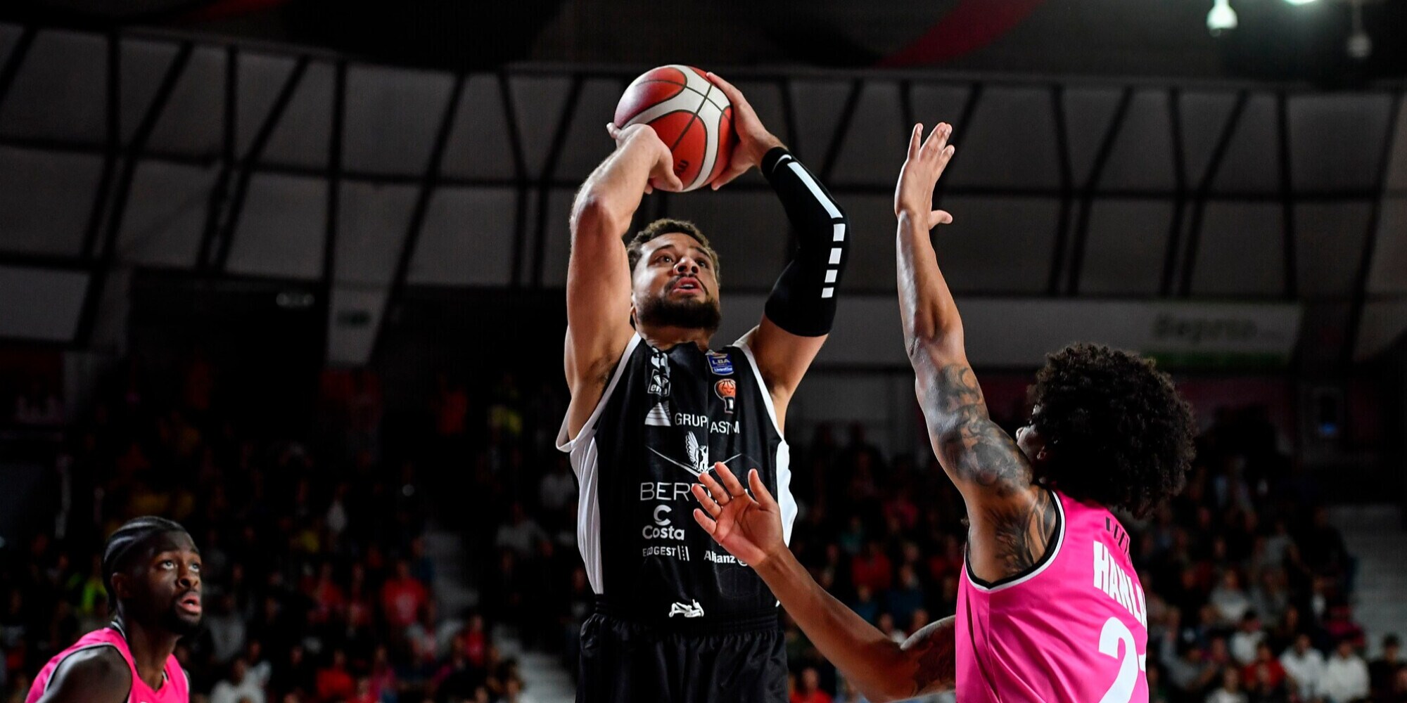 Tortona passa a Varese, Weems decisivo. Ok Virtus Bologna e Brescia