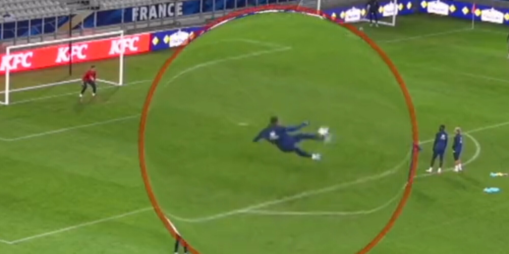 Mbappé, guarda il gol assurdo in allenamento: non ci crede neanche lui!