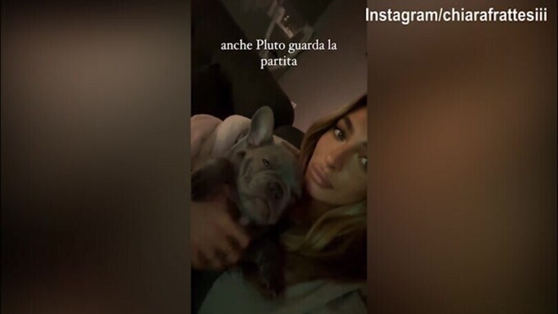 Inghilterra-Italia, Chiara Frattesi e...Pluto guardano la gara dalla tv