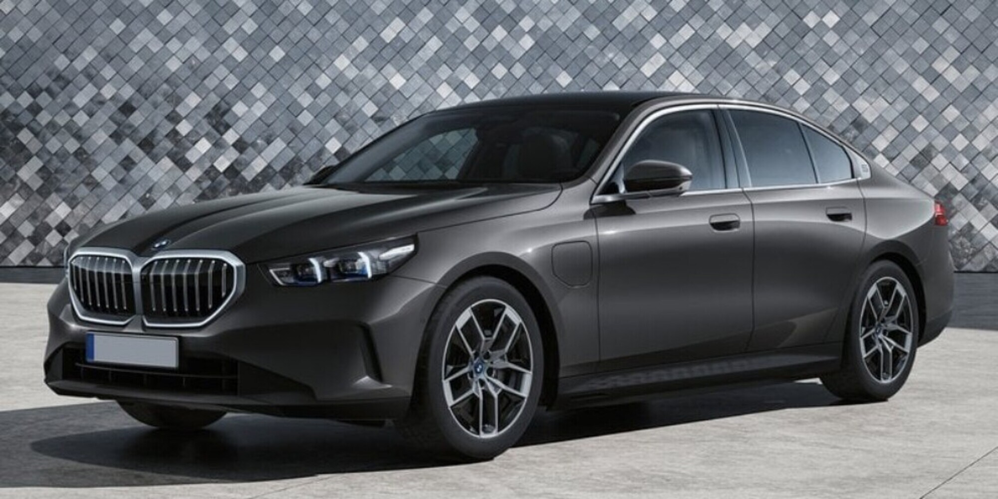 BMW Serie 5: la tradizione si fa globale