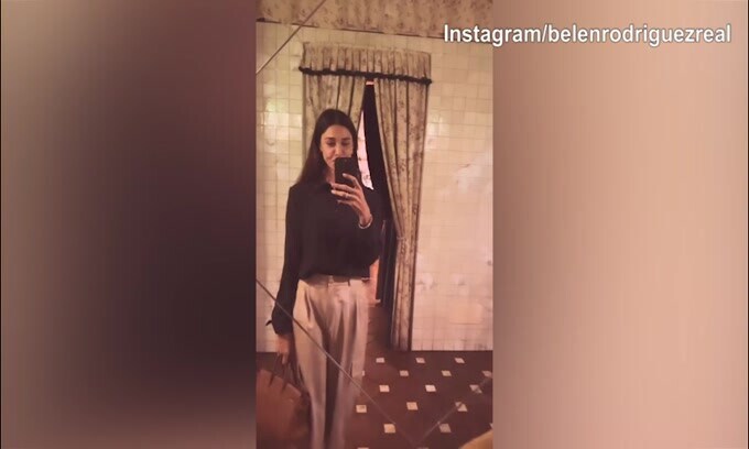 Belen Rodriguez allo specchio: fan scatenati...
