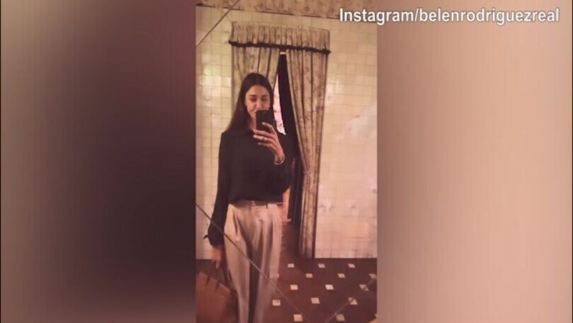 Belen Rodriguez allo specchio: fan scatenati...