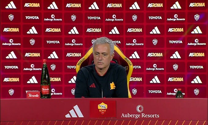 Mourinho: "Dybala out, Llorente a disposizione"