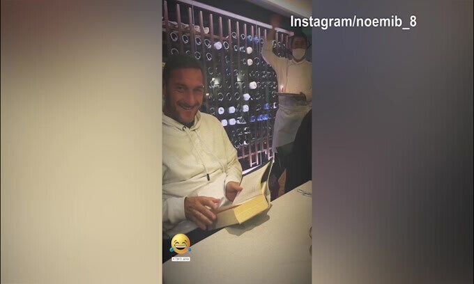 Omaggio a sorpresa per Totti a Tokyo