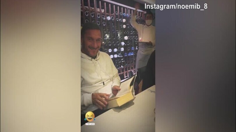 Omaggio a sorpresa per Totti a Tokyo