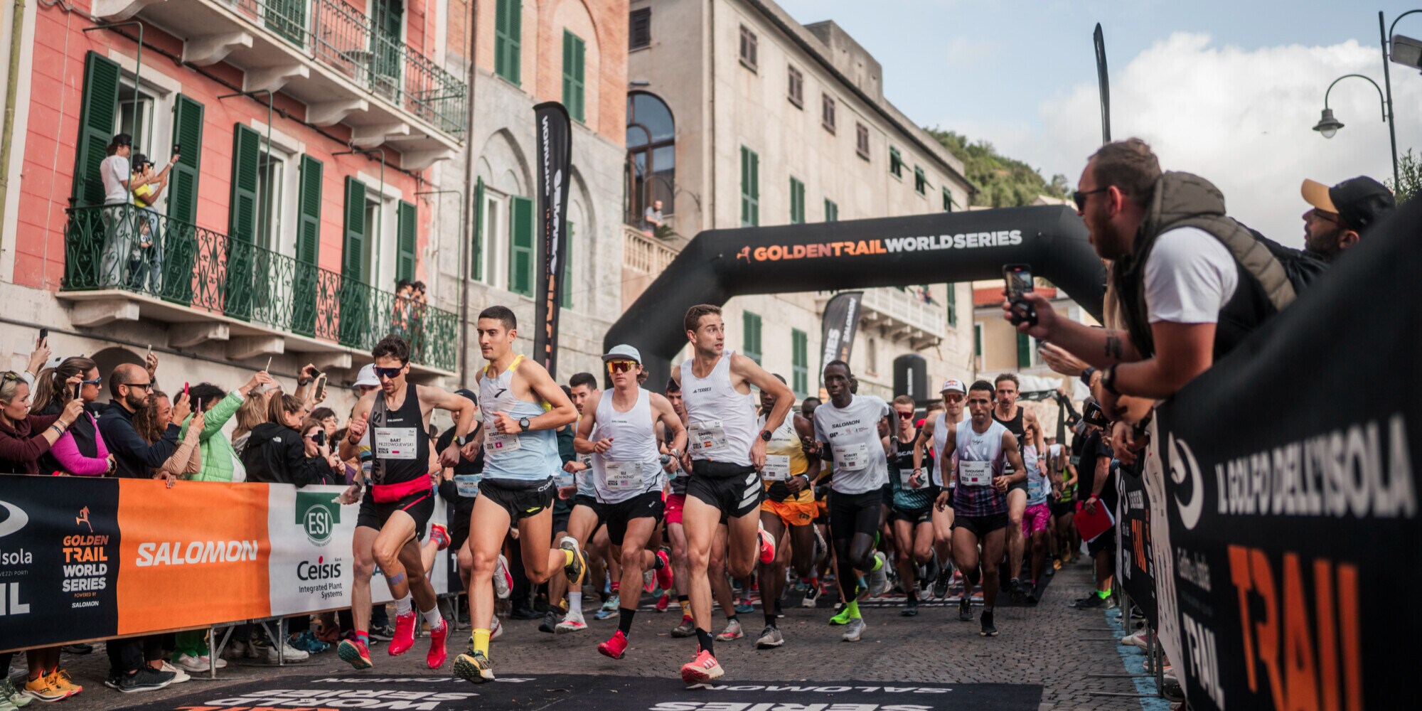 Bonnet fa il bis nel Golden Trail World Series 2023, exploit Elazzaoui al Golfo dell’Isola Trail Race