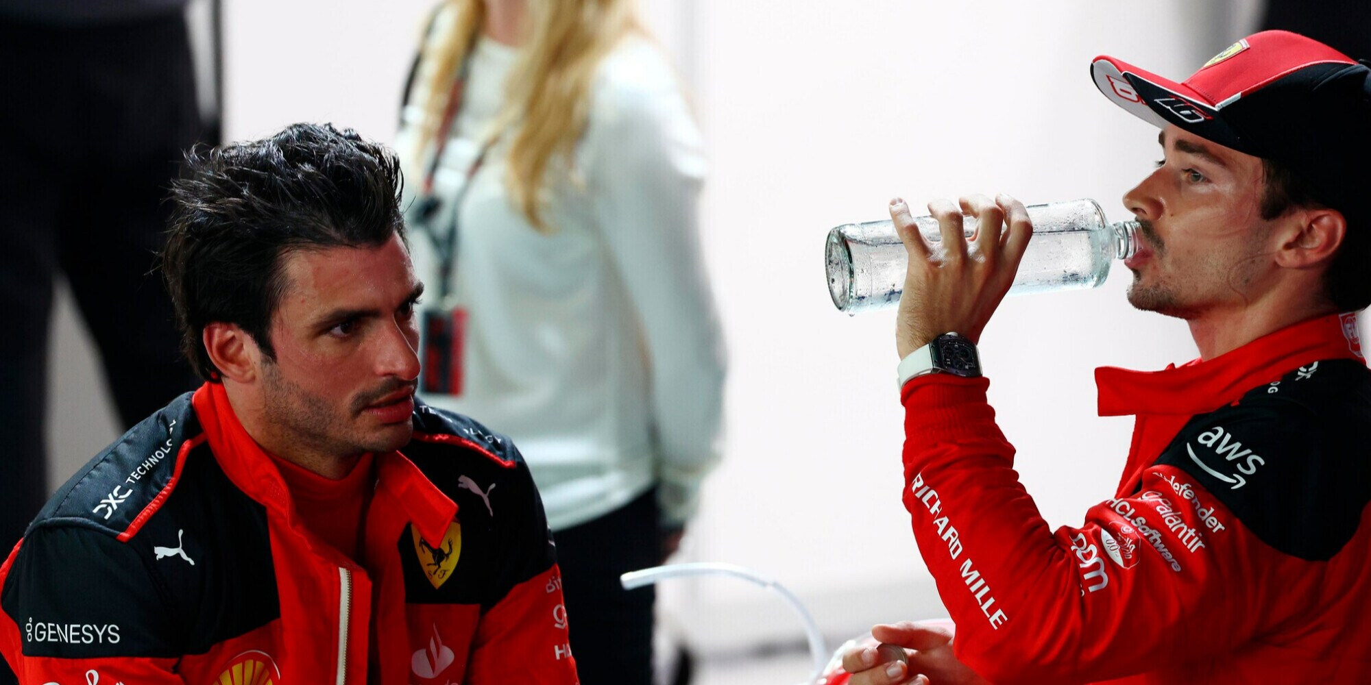 Ferrari, ci risiamo: Leclerc discute col team per Sainz, "Dopo ne parliamo"