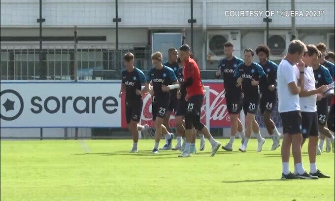 Napoli, allenamento con vista Champions: sorrisi e buon umore
