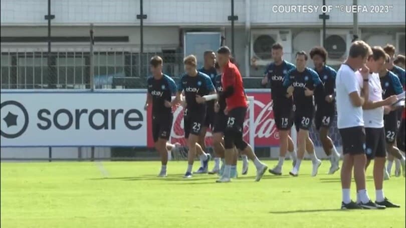 Napoli, allenamento con vista Champions: sorrisi e buon umore