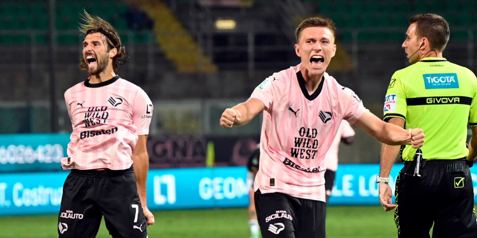 Stulac salva il Palermo al 104': rimonta show, 2-2 con lo Spezia