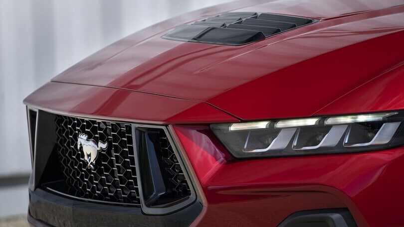 Ford Mustang 5.0 V8 Convertible, il test drive della super spider