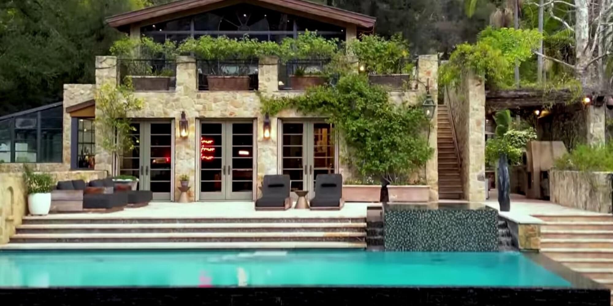 "Jennifer Lopez senza soldi: svenduta la villa di Bel-Air"