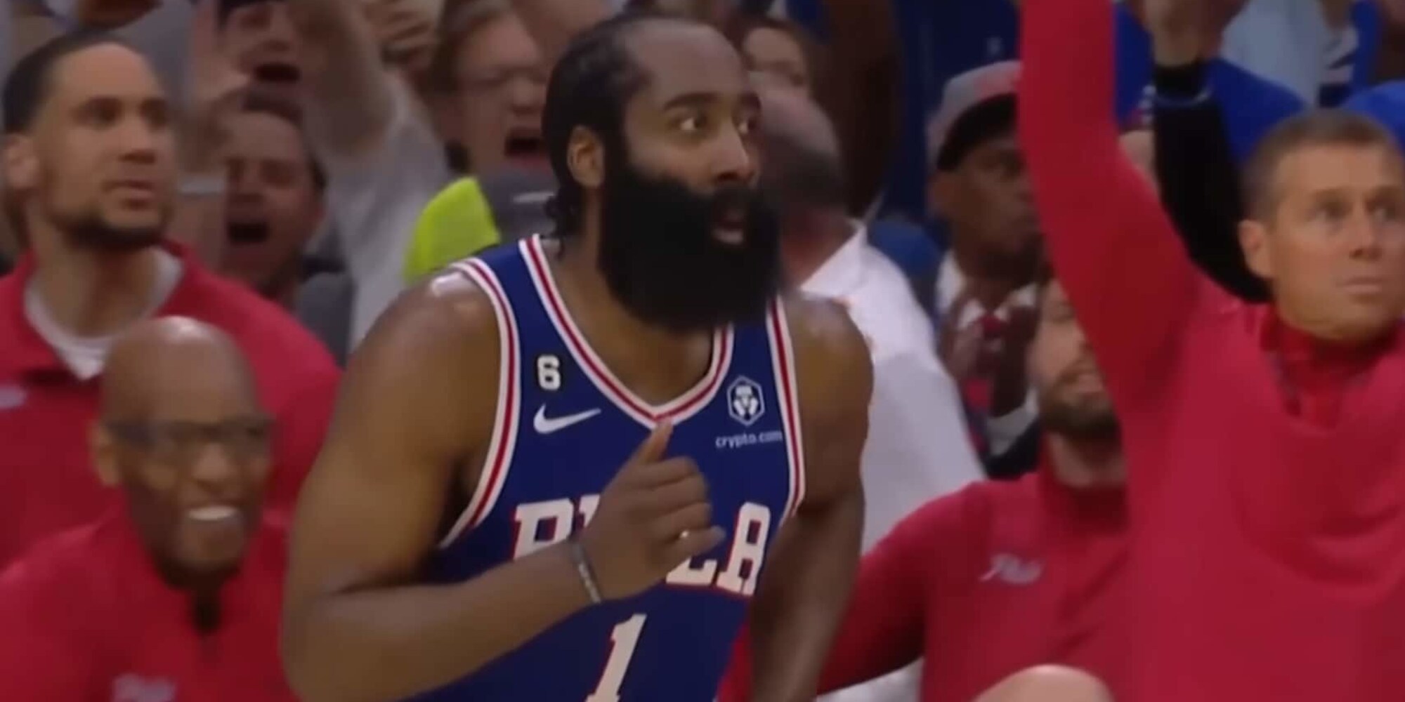 Philadelphia impedisce ad Harden di salire sull'aereo: l'NBA indaga