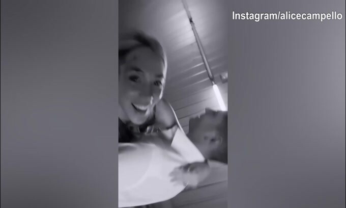 Video romantico, Alice commenta: "Cose che ritrovo nel telefono"
