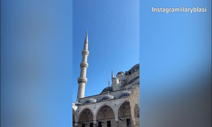 Istanbul, continua il tour di Ilary Blasi