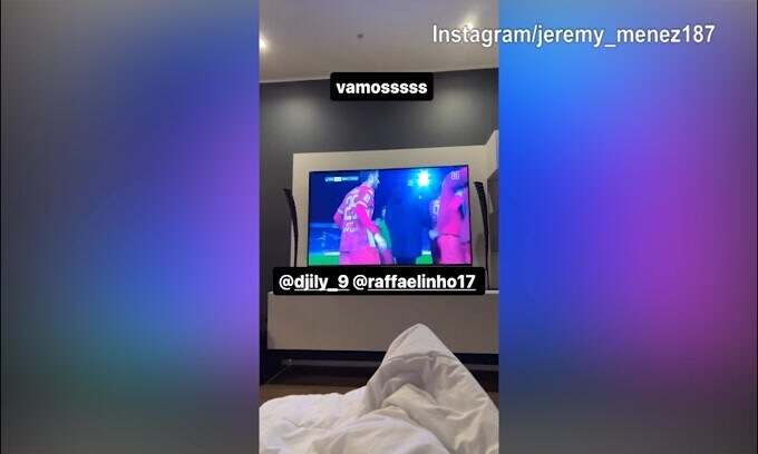 Bari in gol, l'esultanza di Menez da casa