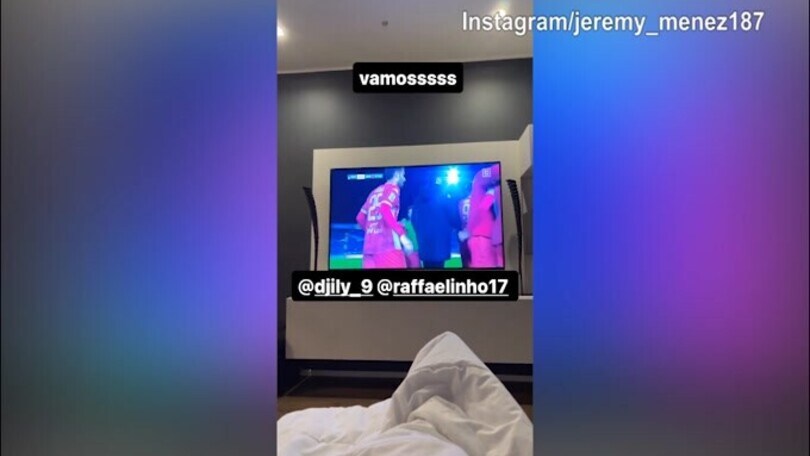 Bari in gol, l'esultanza di Menez da casa