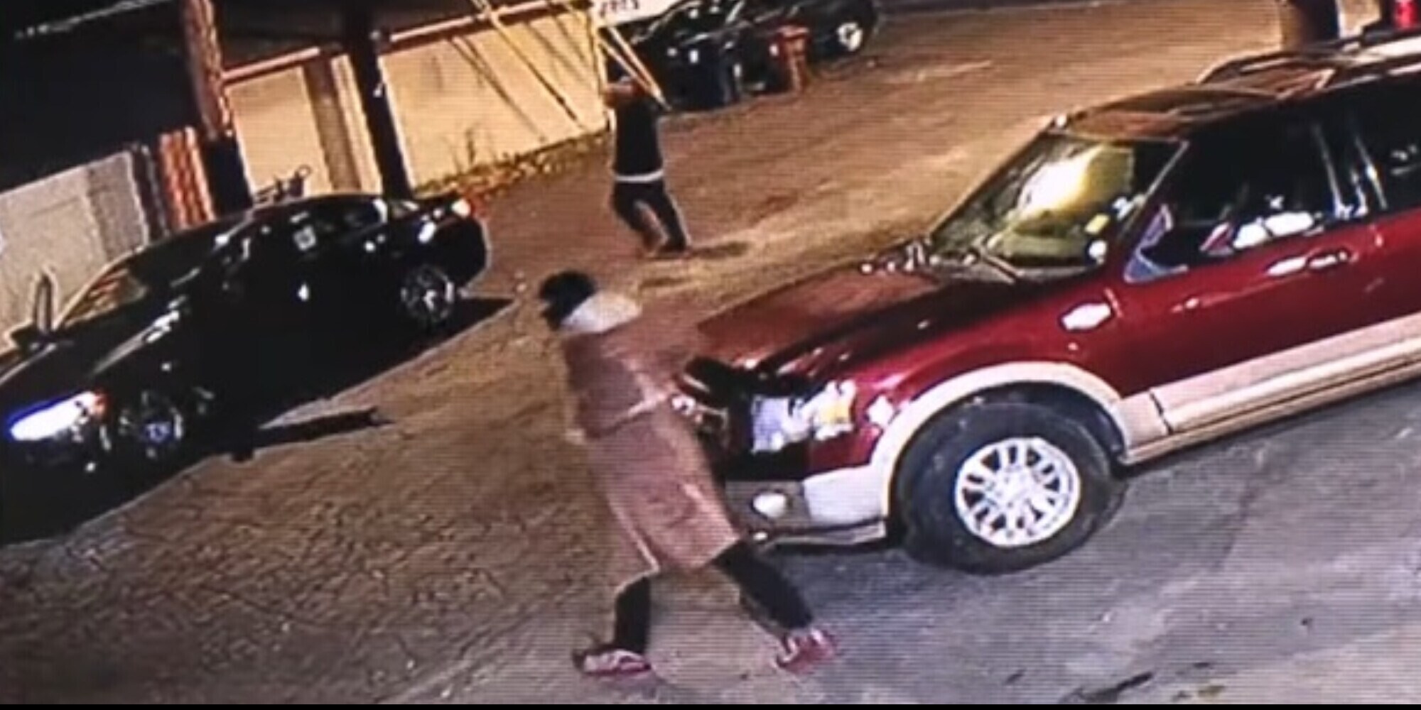 Ruba un minivan e poi... passa a prendere gli altri ladri