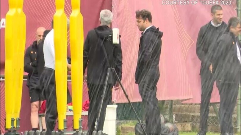Arbitri e riposo: l'attacco di Mourinho, la risposta di De Siervo