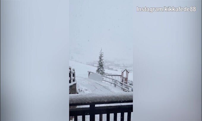 Livigno, quanta neve: Federica Pellegrini riprende lo scenario