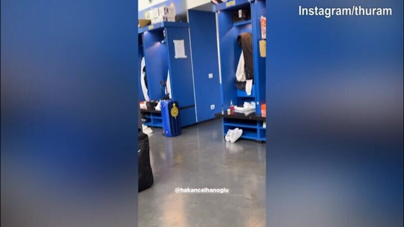 Inter, Thuram riprende Calhanoglu al telefono: la reazione del turco...