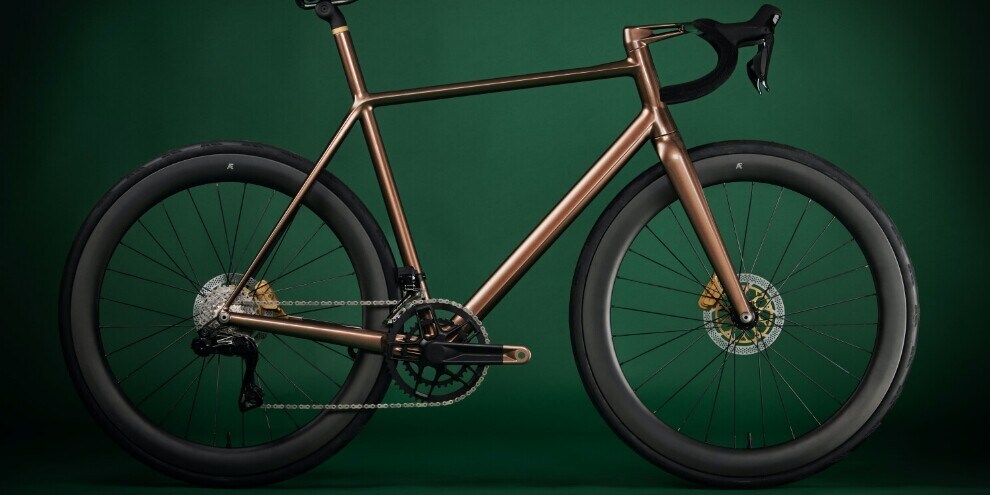 Ecco la J.Laverack Aston Martin .1R, una super personalizzabile bicicletta