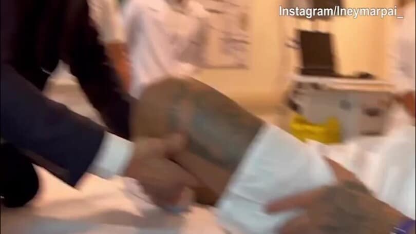 Neymar, le immagini prima dell'operazione al ginocchio