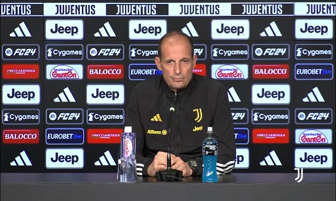Allegri: "Chiesa e Vlahovic si mettano a disposizione della squadra"