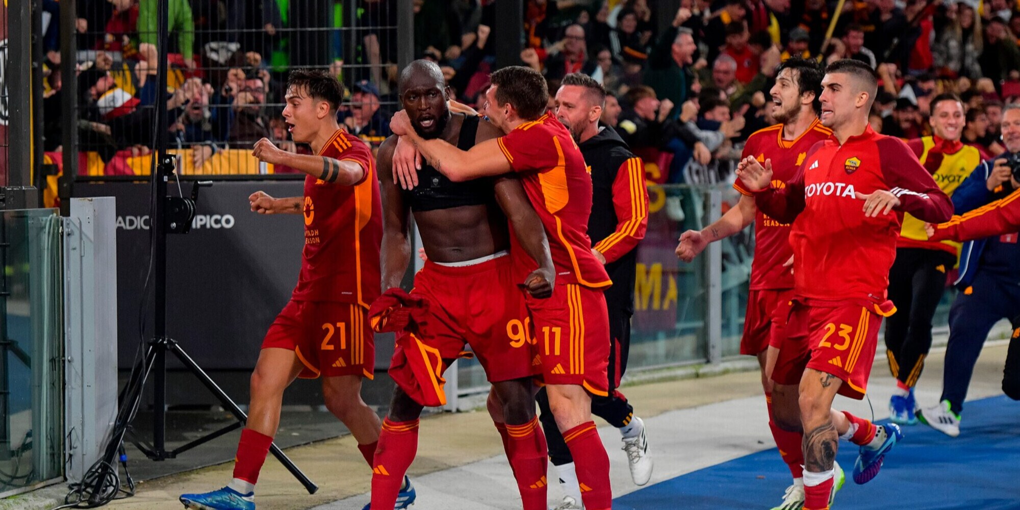 Roma, rimonta nel recupero: Azmoun e Lukaku ribaltano il Lecce