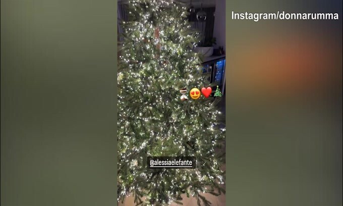 Natale? In casa Donnarumma l'albero è pronto...