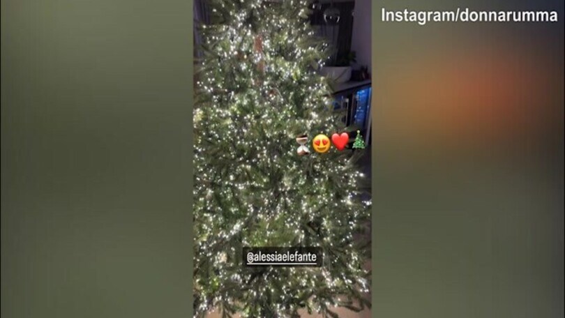 Natale? In casa Donnarumma l'albero è pronto...