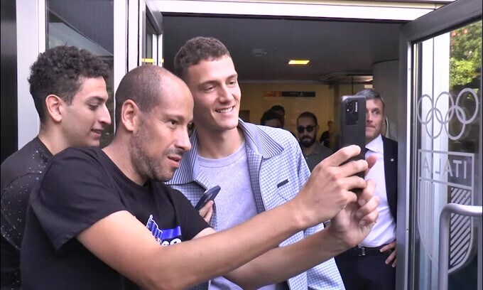 Inter, lussazione al ginocchio per Pavard