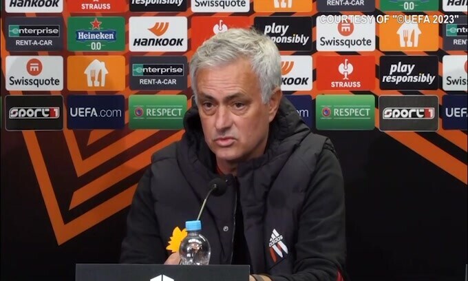 Mou, che risposta a Sarri: "La differenza è nella mentalità..."