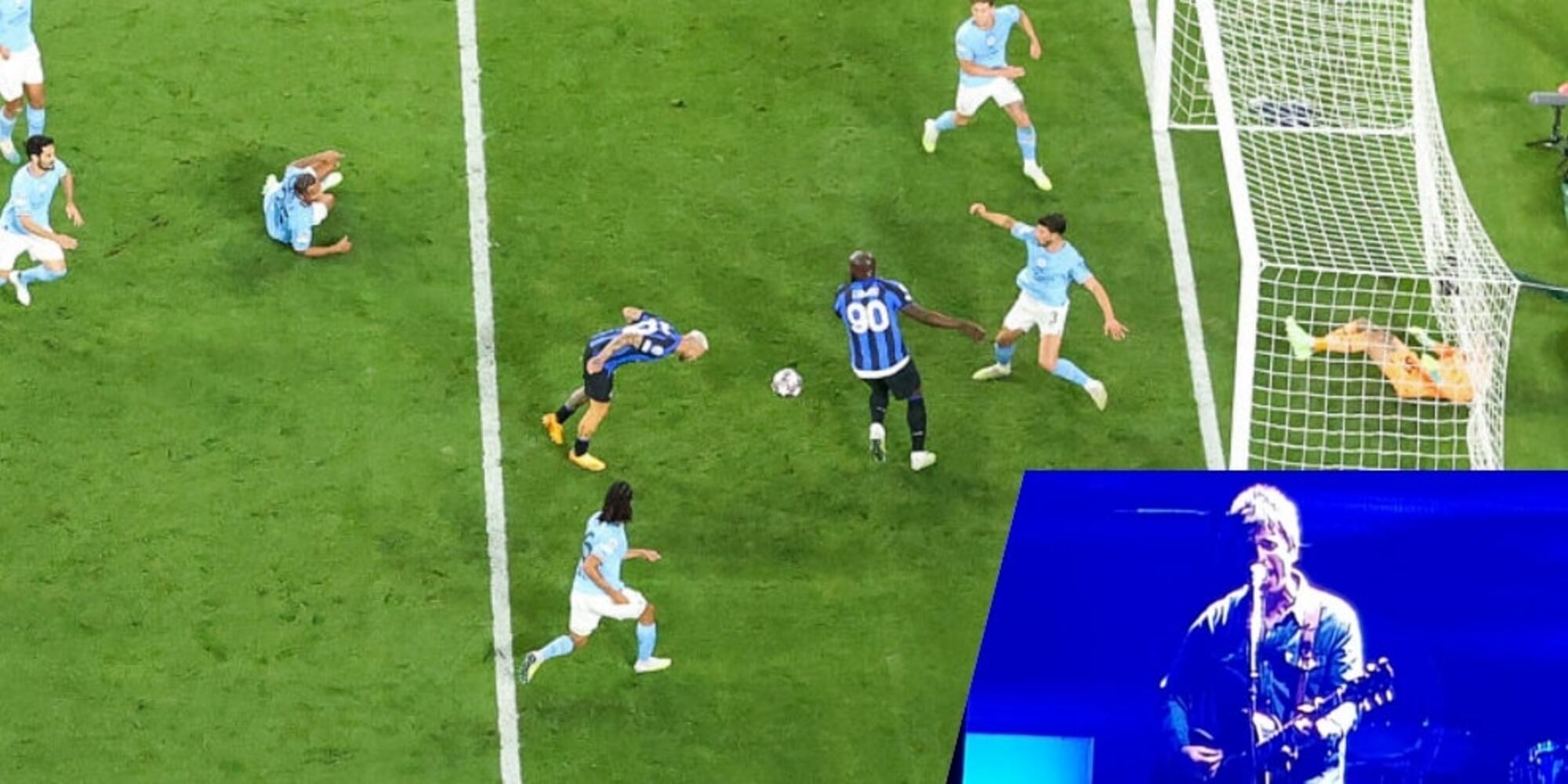 "Lukaku wonderwall" e Noel Gallagher sorride